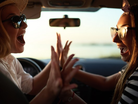 Copines en voiture